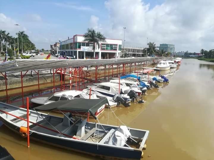 Golden Swan Sibu Homestay エクステリア 写真